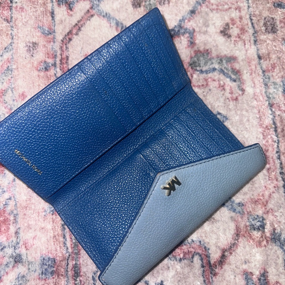 Michael Kors two tone blue wallet - Picture 2 of 2